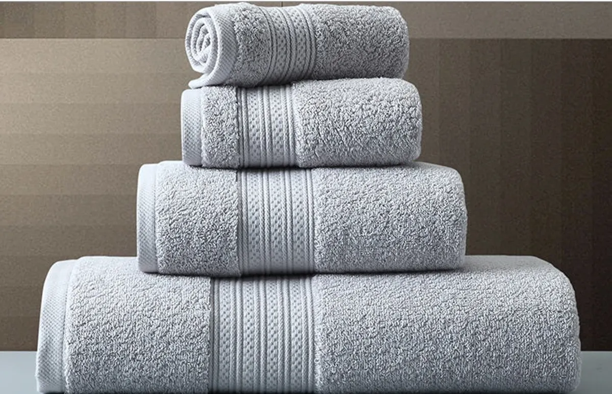 Couture - Bargain Bonanza (1 Bath Sheet, 1 Hand Towel, 1 Face Washer) in Light Gray
